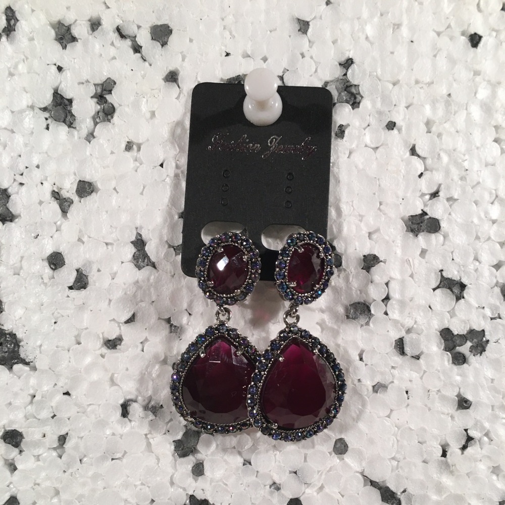 AVON CLIP ON EARRINGS